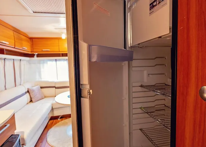 Kemp каравани Avi Iris фичоза *