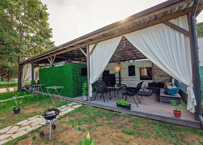 Kemp каравани Avi Iris фичоза