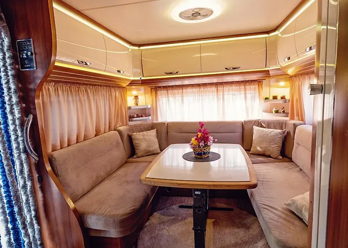 Kemp каравани Avi Iris фичоза *