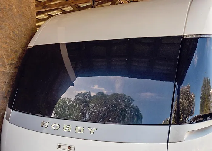 Kemp каравани Avi Iris фичоза *