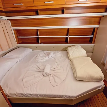 Campingplatz каравани Avi Iris фичоза *