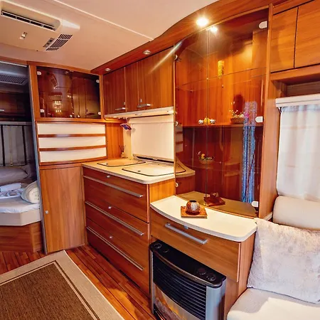 каравани Avi Iris фичоза Várna