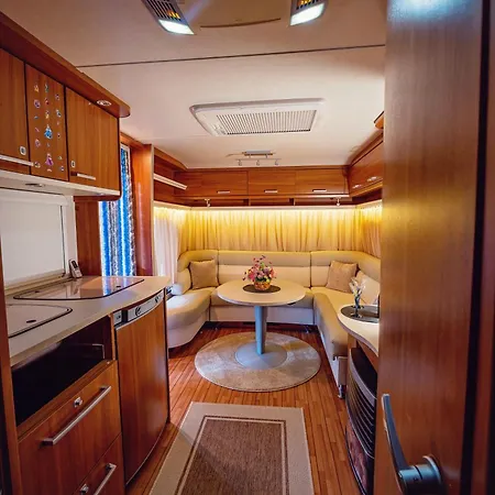 Kemping каравани Avi Iris фичоза *