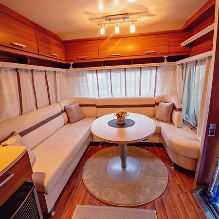 каравани Avi Iris фичоза Várna