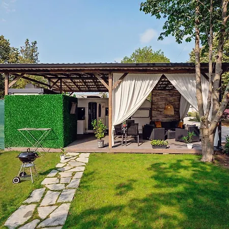 Campingplatz каравани Avi Iris фичоза Warna