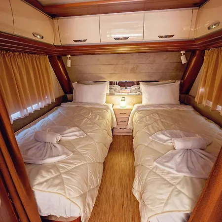 каравани Avi Iris фичоза Campingplatz