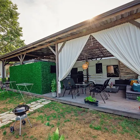 Campingplatz каравани Avi Iris фичоза