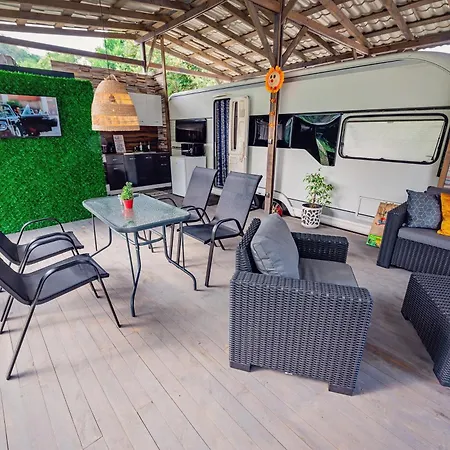 Kemping каравани Avi Iris фичоза