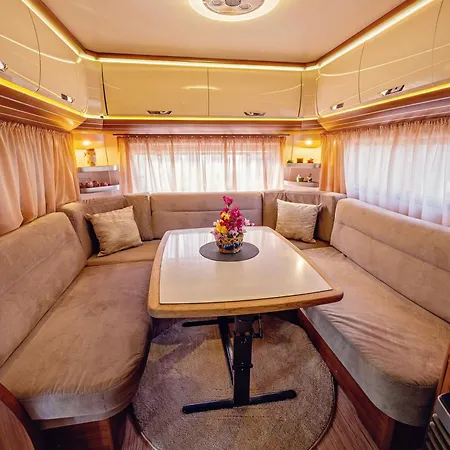 Campingplatz каравани Avi Iris фичоза