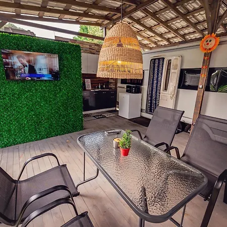 Campingplatz каравани Avi Iris фичоза Warna