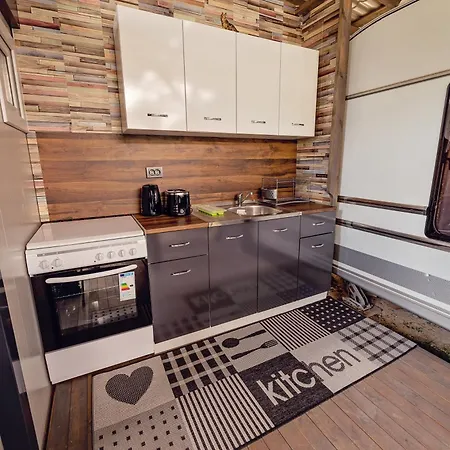 каравани Avi Iris фичоза * Warna